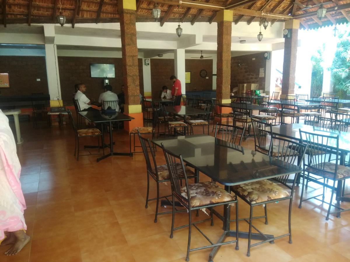 Red Lion Hotel *
